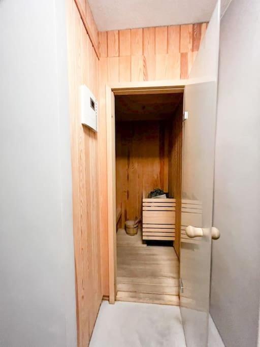 Bright Tiny Studio - Shared Pool & Sauna - Free Parking - Air Condition Muralto Exteriör bild