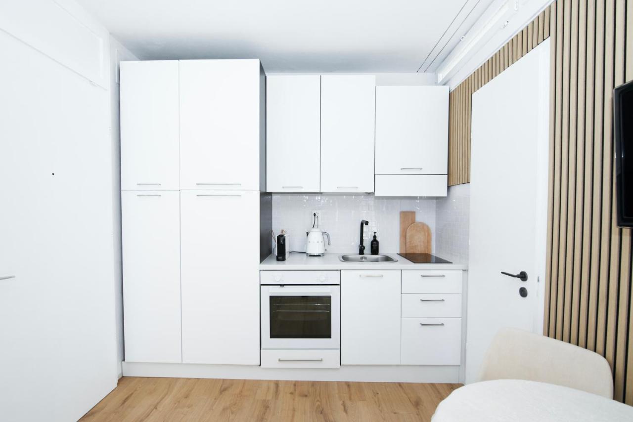 Bright Tiny Studio - Shared Pool & Sauna - Free Parking - Air Condition Muralto Exteriör bild